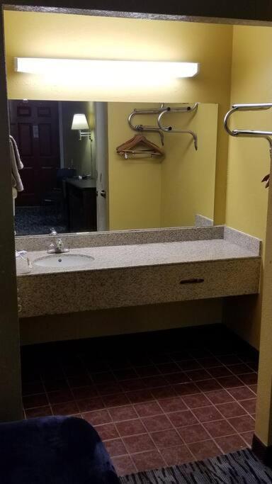 Hotel 5 Beds & 3 Baths Sleeps 11 Hotel Room Suite 102 Booking Stillwater Εξωτερικό φωτογραφία